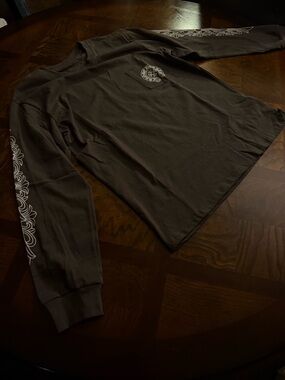 Men's Dark Brown Long-Sleeve Graphic Pocket Tee